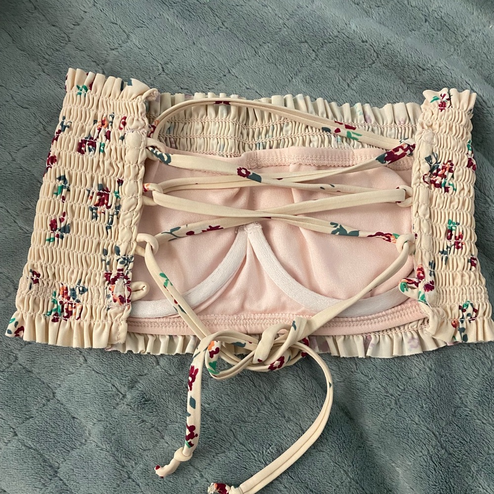 Swimsuit top strapless